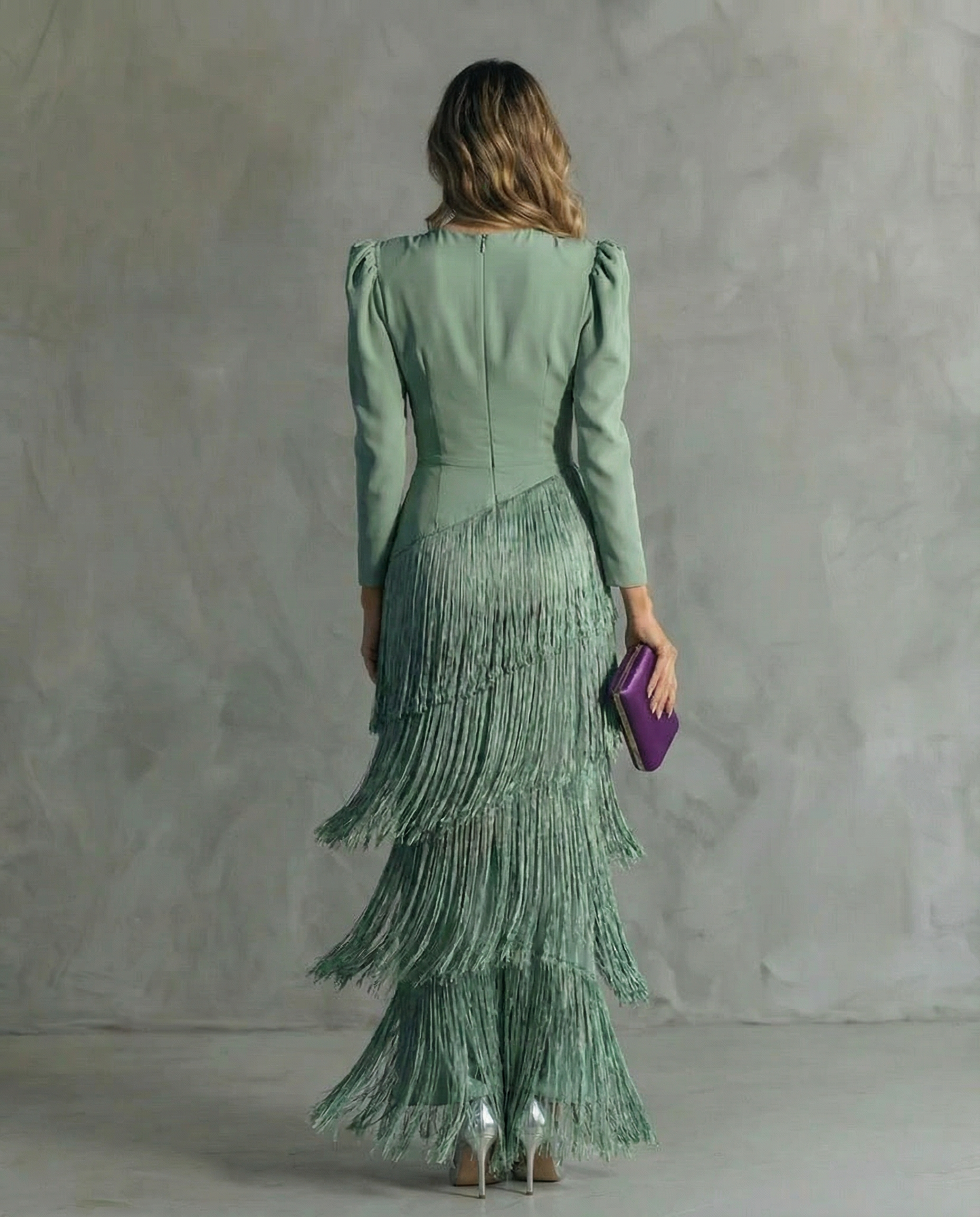 Clara | Elegante Vestido Midi Con Mangas y Flecos