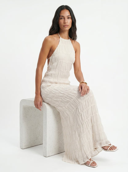Vestido largo halter con textura plisada