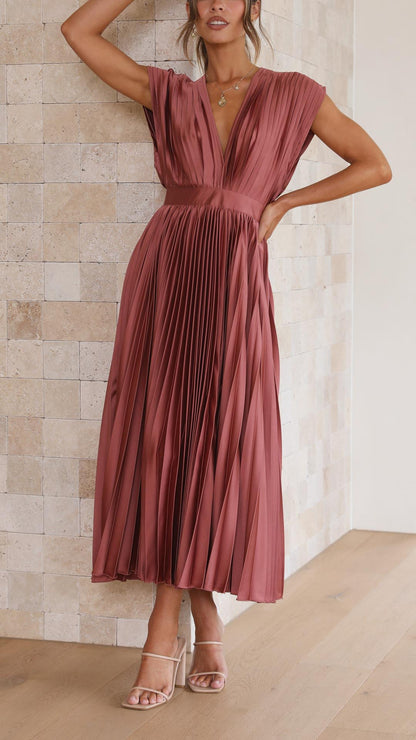 Livia | Vestido Midi Plisado Con Escote Profundo y Caída Fluida