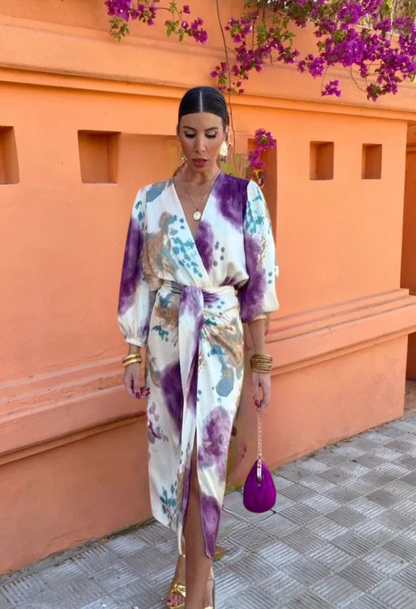 Amara | Vestido Midi Cruzado Con Estampado Artístico y Cinturón
