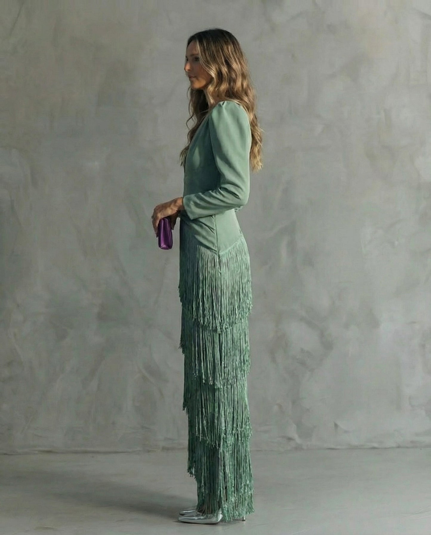 Clara | Elegante Vestido Midi Con Mangas y Flecos