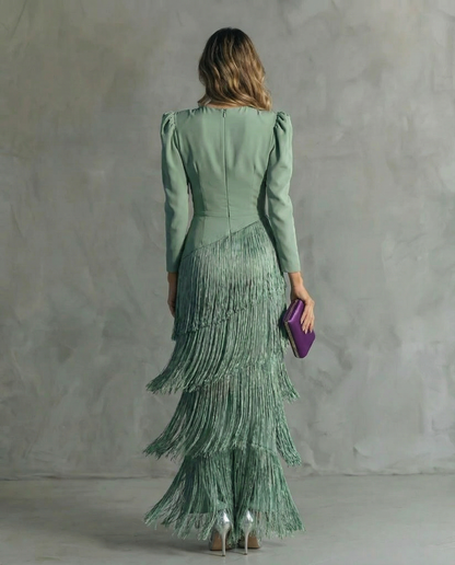 Clara | Elegante Vestido Midi Con Mangas y Flecos
