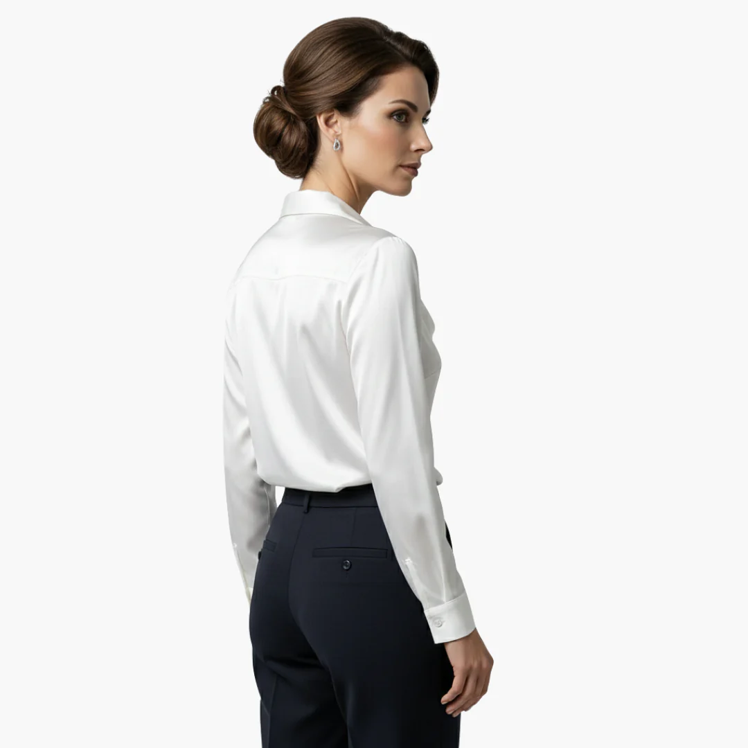 Blusa de satén para mujer con cuello drapeado y mangas largas.