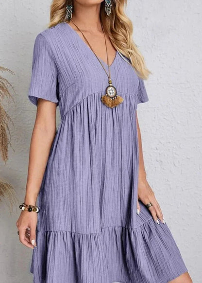 Jana | Vestido mini con cuello en V, efecto deshilachado y capas