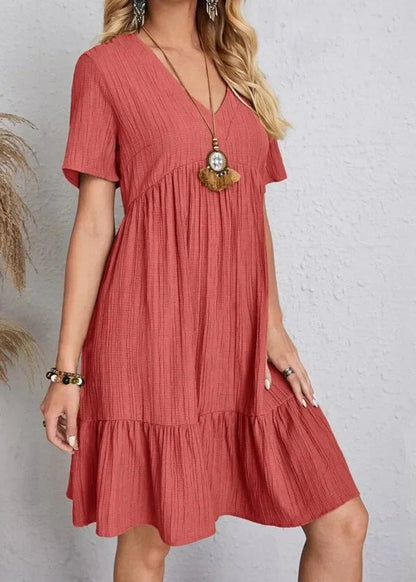 Jana | Vestido mini con cuello en V, efecto deshilachado y capas